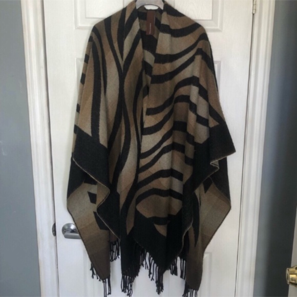 Adrienne Vittadini Animal Print Poncho - Picture 1 of 3